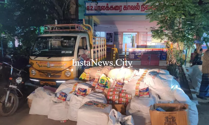 திருச்சி: 20லட்சம் மதிப்பில் 1900 கிலோ தடை செய்யப்பட்ட குட்கா பறிமுதல் திருச்சி: 20லட்சம் மதிப்பில் 1900 கிலோ தடை செய்யப்பட்ட குட்கா பறிமுதல்