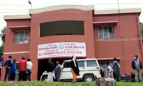 பெற்ற குழந்தைகளை விற்க முயன்ற பெற்றோர் -  உதகையில் பரபரப்பு