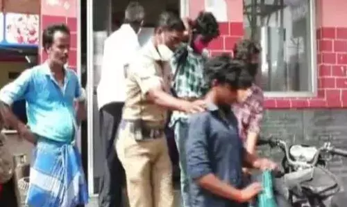 திருவண்ணாமலை அருகே திருமண ஆசை காட்டி சிறுமி கடத்தல், 3 வாலிபர்களை மடக்கி பிடித்த உறவினர்கள்