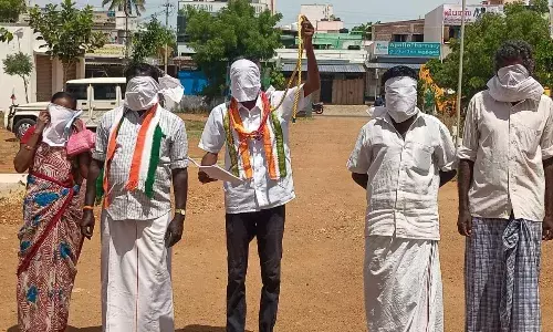 அனைத்து குற்றவாளிகளுக்கும் பரோல்; கயத்தாறு காங்கிரசார் போராட்டம்