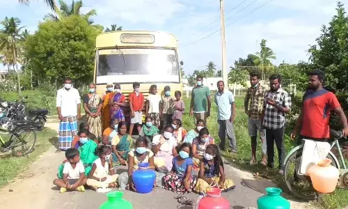 நாட்றம்பள்ளி: குடிநீர் கேட்டு அரசு பேருந்தை சிறைபிடித்த பொதுமக்கள்