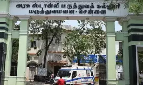 புழல் ஏரியில் அழுகிய நிலையில் ஆண் சடலம் மீட்பு; போலீசார் விசாரணை