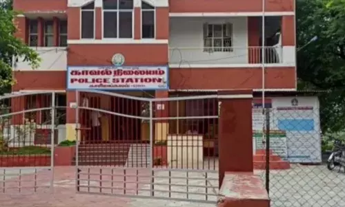 காரிமங்கலத்தில் லாரியில் கடத்திய ரேஷன் அரிசி சிக்கியது:  2 பேர் கைது