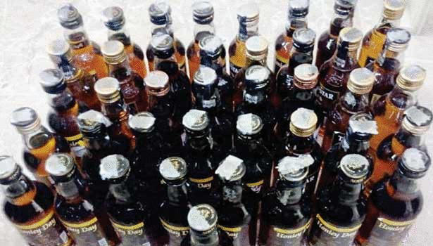 போன் செய்தால் போதும், வீடு தேடி வரும் சரக்கு, அதிர்ந்த போலீசார் போன் செய்தால் போதும், வீடு தேடி வரும் சரக்கு, அதிர்ந்த போலீசார்