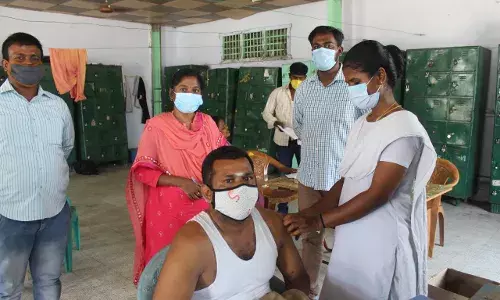 தென்காசி அரசு போக்குவரத்து ஊழியர்களுக்கு கொரோனா  தடுப்பூசி முகாம்