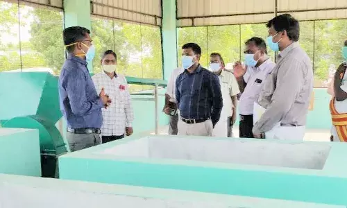 மகளிர் சுய உதவி குழுவினரின் உரம் தயாரிக்கும் மையம்: கலெக்டர்  ஆய்வு