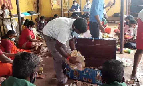தீர்த்தமலை தீர்த்தகிரி ஈஸ்வரர் திருக்கோவில் உண்டியல் எண்ணும் பணி