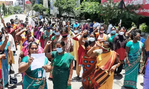 மாநகராட்சி அலுவலர்கள் மீது பாலியல் புகார் அளித்த பெண் மீது பணம் கையாடல் புகார்