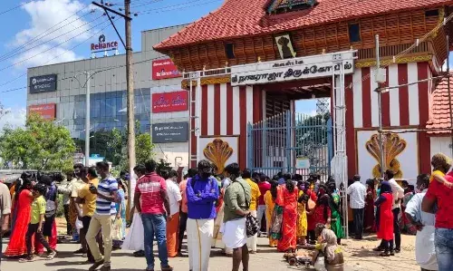 குமரியில் முன் அறிவிப்பின்றி தரிசனத்திற்கு தடை, பக்தர்கள் போராட்டம்