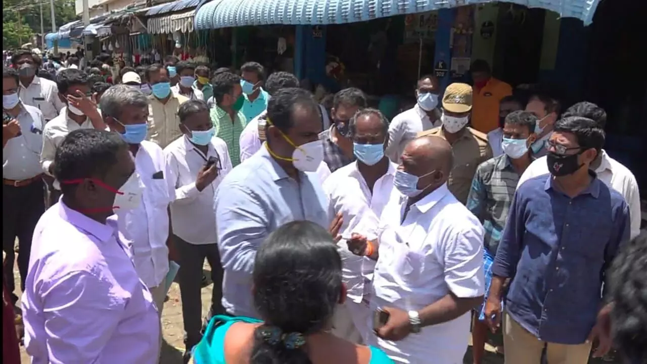 மதுரை மாட்டுத்தாவணி மலர் சந்தை தாற்காலிக மூடல்: மாவட்ட ஆட்சியர் மதுரை மாட்டுத்தாவணி மலர் சந்தை தாற்காலிக மூடல்: மாவட்ட ஆட்சியர்