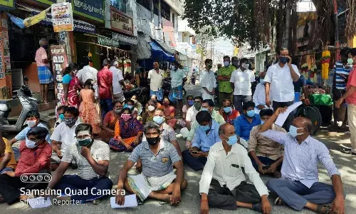 துறையூரில் குடிநீர்,சாலை வசதி கேட்டு பொதுமக்கள்  திடீர் சாலை மறியல்