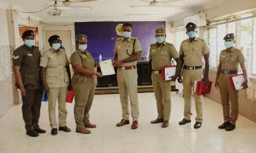 சிறப்பாக பணி செய்த 2 காவல் ஆய்வாளர், 18காவல்துறையினருக்கு எஸ்பி பாராட்டு!
