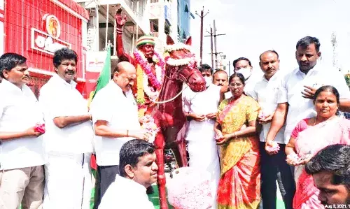 தீரன் சின்னமலை நினைவு தினம்:  திமுக, கொமதேக   மரியாதை செலுத்தினர்