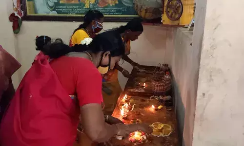 காற்றில் பறந்த உத்தரவு:18ம் பெருக்கினை கொண்டாட குவிந்த பக்தர் கூட்டம்