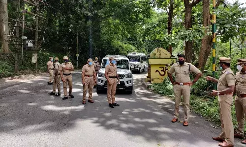 தமிழக-கேரள எல்லை சோதனைச் சாவடியில் தென்காசி  மாவட்ட எஸ்.பி ஆய்வு