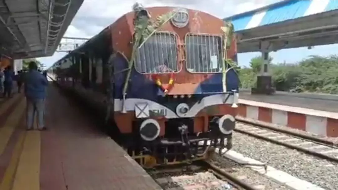 திருவாரூர்- காரைக்குடி - அறந்தாங்கி வழியாக இன்று முதல் ரயில் சேவை தொடக்கம் திருவாரூர்- காரைக்குடி - அறந்தாங்கி வழியாக இன்று முதல் ரயில் சேவை தொடக்கம்