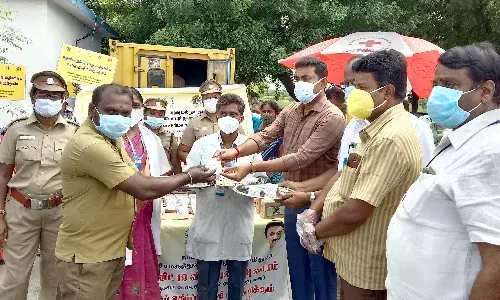 நாமக்கல் அருகே நெடுஞ்சாலை சுங்கச் சாவடியில்  கொரோனா விழிப்புணர்வு வார விழா நாமக்கல் அருகே நெடுஞ்சாலை சுங்கச் சாவடியில்  கொரோனா விழிப்புணர்வு வார விழா
