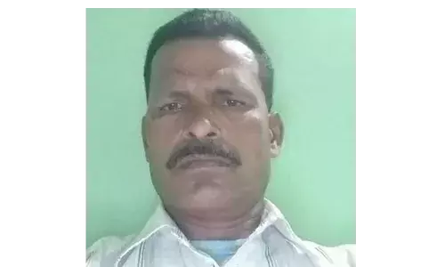 மனைவியின் கள்ளக்காதலனை போட்டுத் தள்ளிய கணவன் போலீசில் சரண் மனைவியின் கள்ளக்காதலனை போட்டுத் தள்ளிய கணவன் போலீசில் சரண்