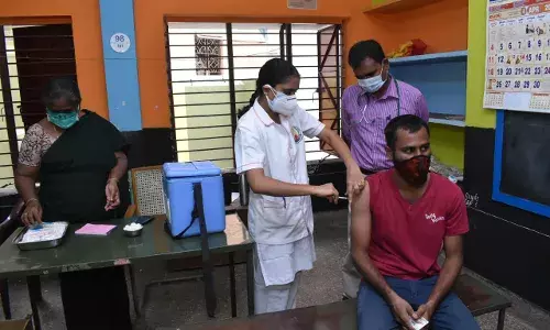 ஈரோடு,பவானி சுற்றுவட்டார பகுதிகளில்  தடுப்பூசி போடும் இடங்கள்