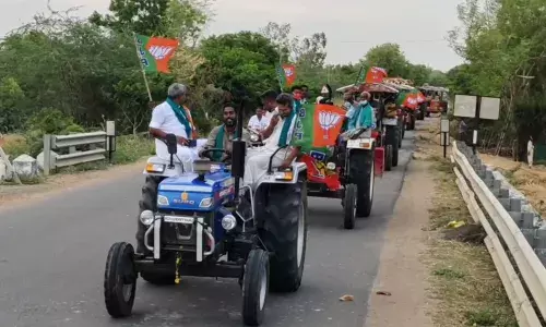 டிராக்டரில் ஏர்கலப்பையுடன் போராட்டத்திற்கு சென்ற பாஜாகவினர்