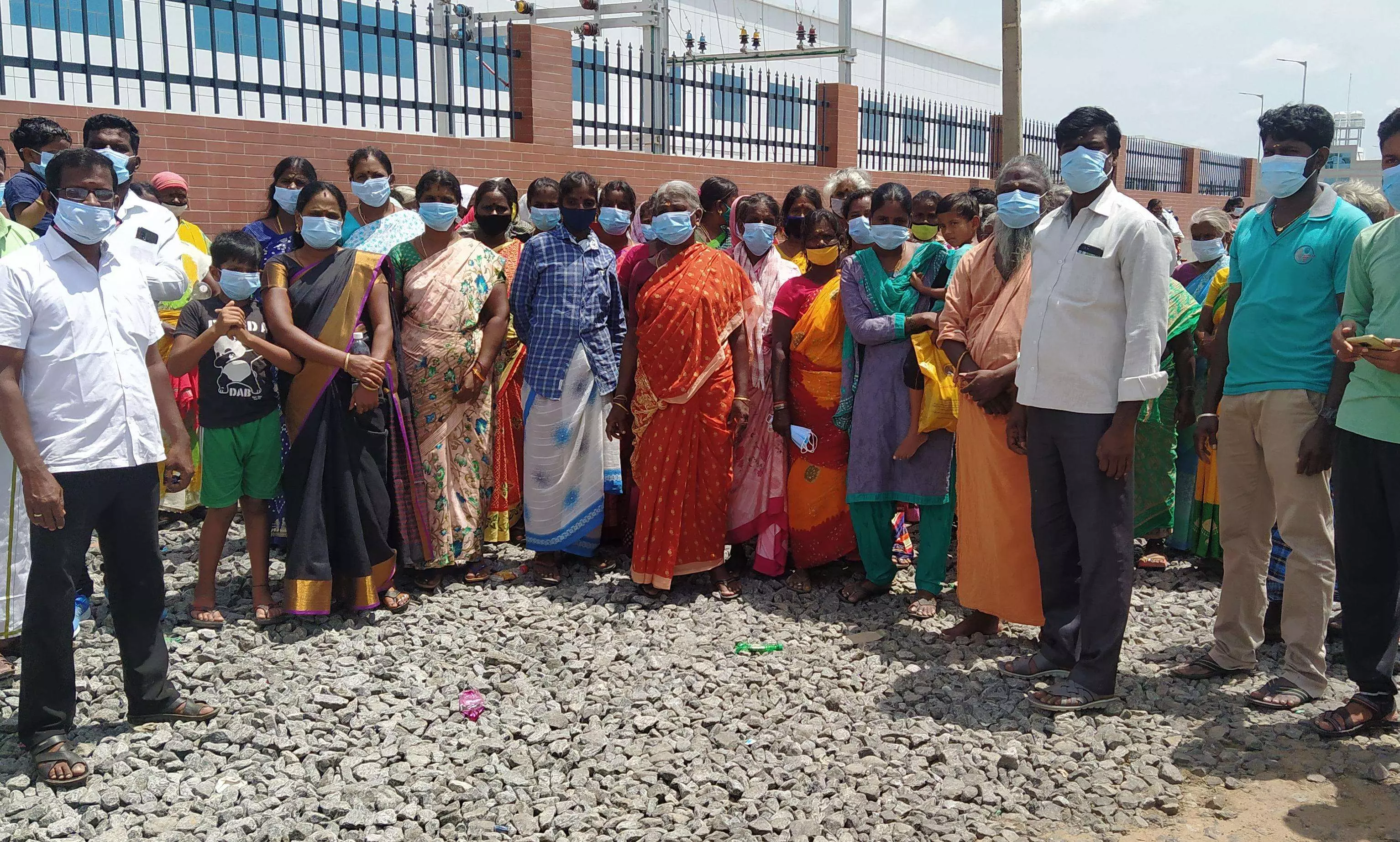 புதிய டாஸ்மாக் கடை மூடாவிட்டால் கடை முன் தீக்குளிப்பேன் பெண் ஆவேசம் புதிய டாஸ்மாக் கடை மூடாவிட்டால் கடை முன் தீக்குளிப்பேன் பெண் ஆவேசம்