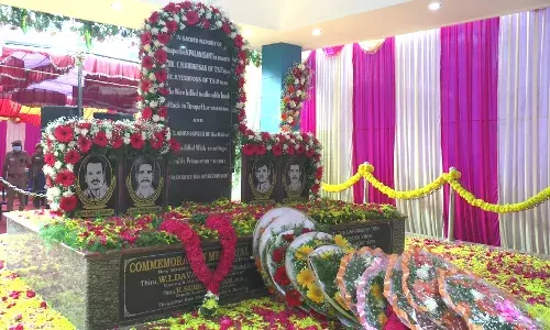 திருப்பத்தூரில் நக்சலைட்களால் உயிரிழந்த காவலர்களுக்கு  நினைவு அஞ்சலி