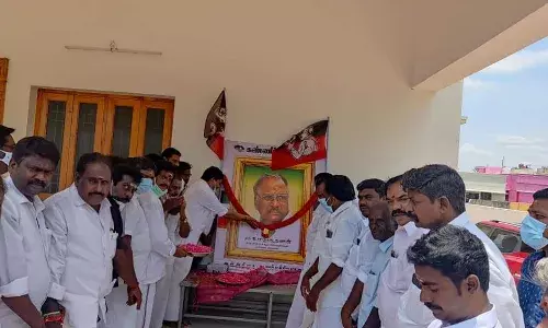 கடலூரில் அதிமுக அவைத் தலைவர் மதுசூதனன் மறைவுக்கு அதிமுகவினர் அஞ்சலி