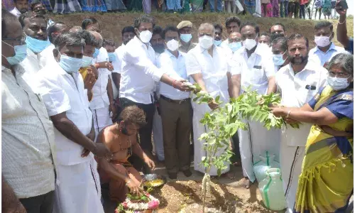 ரூ.7.70 கோடியில் தடுப்பணைக்கு பூமி பூஜை : அமைச்சர் ஐ.பெரியசாமி தொடக்கம்
