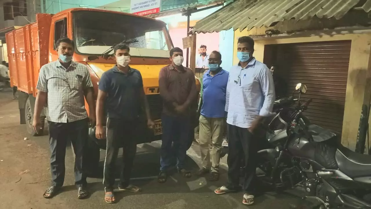 காவல்துறைக்கு லஞ்சம் கொடுப்பதாக கூறும் அரிசி கடத்தல்காரர்: வைரலாகும் ஆடியோ காவல்துறைக்கு லஞ்சம் கொடுப்பதாக கூறும் அரிசி கடத்தல்காரர்: வைரலாகும் ஆடியோ