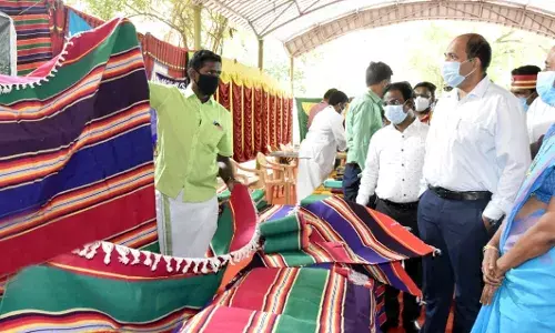 தேசிய கைத்தறி தினம் : ஈரோட்டில் சிறப்பு கைத்தறி கண்காட்சி