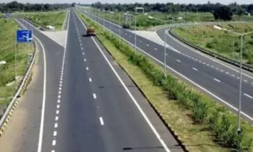 அரூர்-சேலம் தேசிய நெடுஞ்சாலையில் சர்வீஸ் சாலை அமைக்க கோரிக்கை அரூர்-சேலம் தேசிய நெடுஞ்சாலையில் சர்வீஸ் சாலை அமைக்க கோரிக்கை