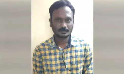 மெட்ரோ ரயிலில் வேலை; ரூ.21 லட்சம் மோசடி செய்த போலி கல்வி அதிகாரி கைது