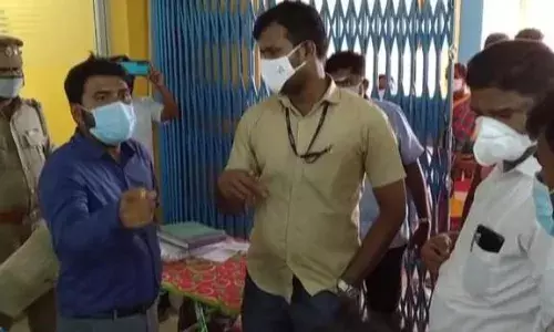 தொண்டியில் கொரோனா விதி மீறிய வங்கிக்கு  5ஆயிரம் அபராதம்