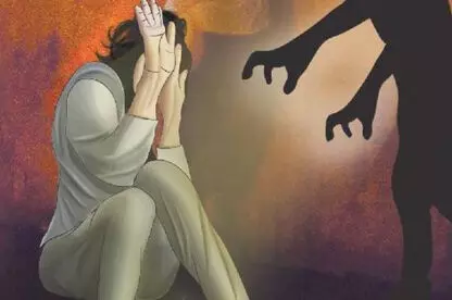 வேலை வாங்கி தருவதாக ஓட்டல் அறையில் இளம் பெண்ணை, ராணுவ வீரர் செய்த காரியம் திக், திக் வேலை வாங்கி தருவதாக ஓட்டல் அறையில் இளம் பெண்ணை, ராணுவ வீரர் செய்த காரியம் திக், திக்