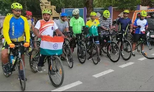 ஒரு கோடி மரக்கன்றுகள் இலக்கு: இளைஞர் விழிப்புணர்வு சைக்கிள் பயணம்