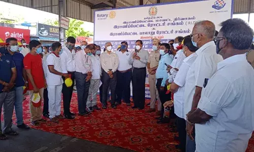 பிளாஸ்டிக்குப்பைகள் அகற்றும் திட்ட விழிப்புணர்வு:  கலெக்டர் துவக்கி வைத்தார்