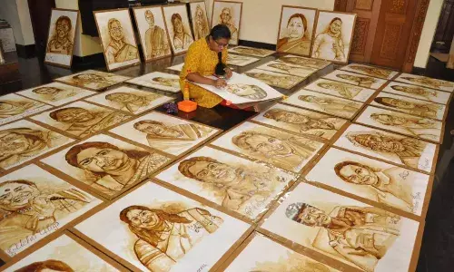 75வது சுதந்திர தினம், 75 பெண் சாதனையாளர்களின் ஓவியம்: 11ம் வகுப்பு மாணவி புதிய சாதனை 75வது சுதந்திர தினம், 75 பெண் சாதனையாளர்களின் ஓவியம்: 11ம் வகுப்பு மாணவி புதிய சாதனை