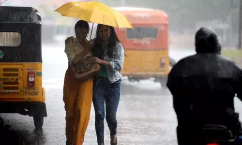 8 மாவட்டங்களுக்கு நாளை கன மழை எச்சரிக்கை : வானிலை மையம் அறிவிப்பு