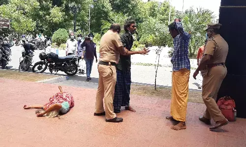 ஒரே குடும்பத்தைச் சேர்ந்த 3 பேர் தீக்குளிக்க முயற்சி: கலெக்டர் அலுவலகத்தில் பரபரப்பு!