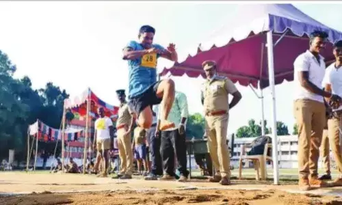 வேலூரில் 2ம் நிலை காவலர் உடற்தகுதி தேர்வு: 107 முன்னாள் ராணுவ வீரர்கள் பங்கேற்பு