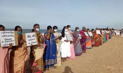 குமரியில் 48 மீனவ கிராமங்களை சேர்ந்த மீனவர்கள் வேலை நிறுத்தம்