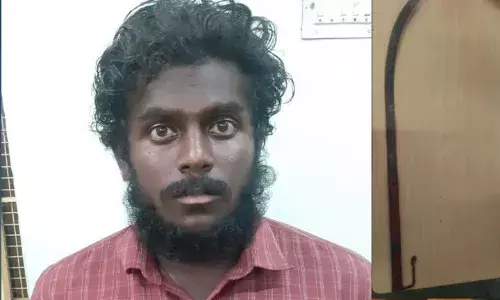 முறப்பநாடு அருகே அரிவாளுடன் அச்சுறுத்தும் நடனம்;  வாலிபர் கைது முறப்பநாடு அருகே அரிவாளுடன் அச்சுறுத்தும் நடனம்;  வாலிபர் கைது