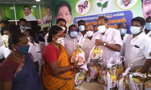 திருநங்கைகளுக்கு அரிசி, மளிகை பொருட்கள் தொகுப்பு வழங்கிய எம்எல்ஏ