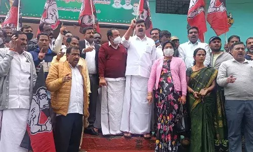 நீலகிரி மாவட்ட அதிமுக சார்பில் ஆர்ப்பாட்டம்