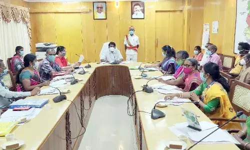 விழுப்புரத்தில் பள்ளி செல்லா மற்றும் இடைநின்ற குழந்தைகள் குறித்து ஆய்வுக்கூட்டம்