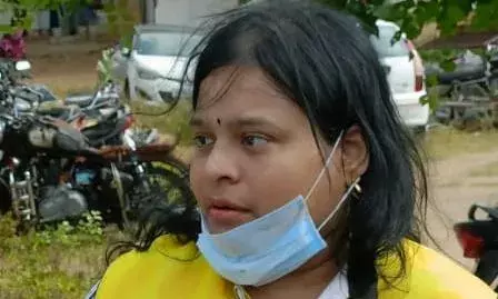 திருமணம் செய்வதாகக்கூறி பெண் மோசடி; தந்திரமாக போலீசில் ஒப்படைத்த மாப்பிள்ளை