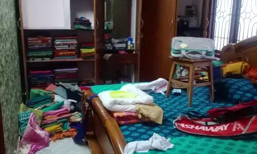 அமைச்சரின் சகோதரர் வீட்டில் நகை, பணம்  கொள்ளை : மர்ம நபர்கள் கைவரிசை