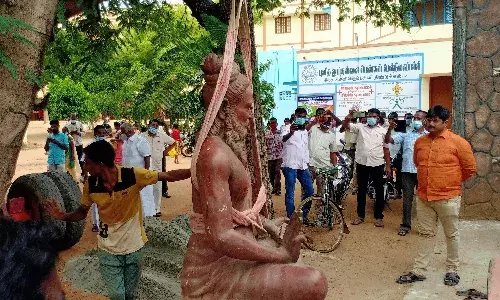 திண்டுக்கல்லில் திருவள்ளுவர் சிலை அகற்றம்; அதிகாரிகளை மிரட்டிய திமுகவினர்