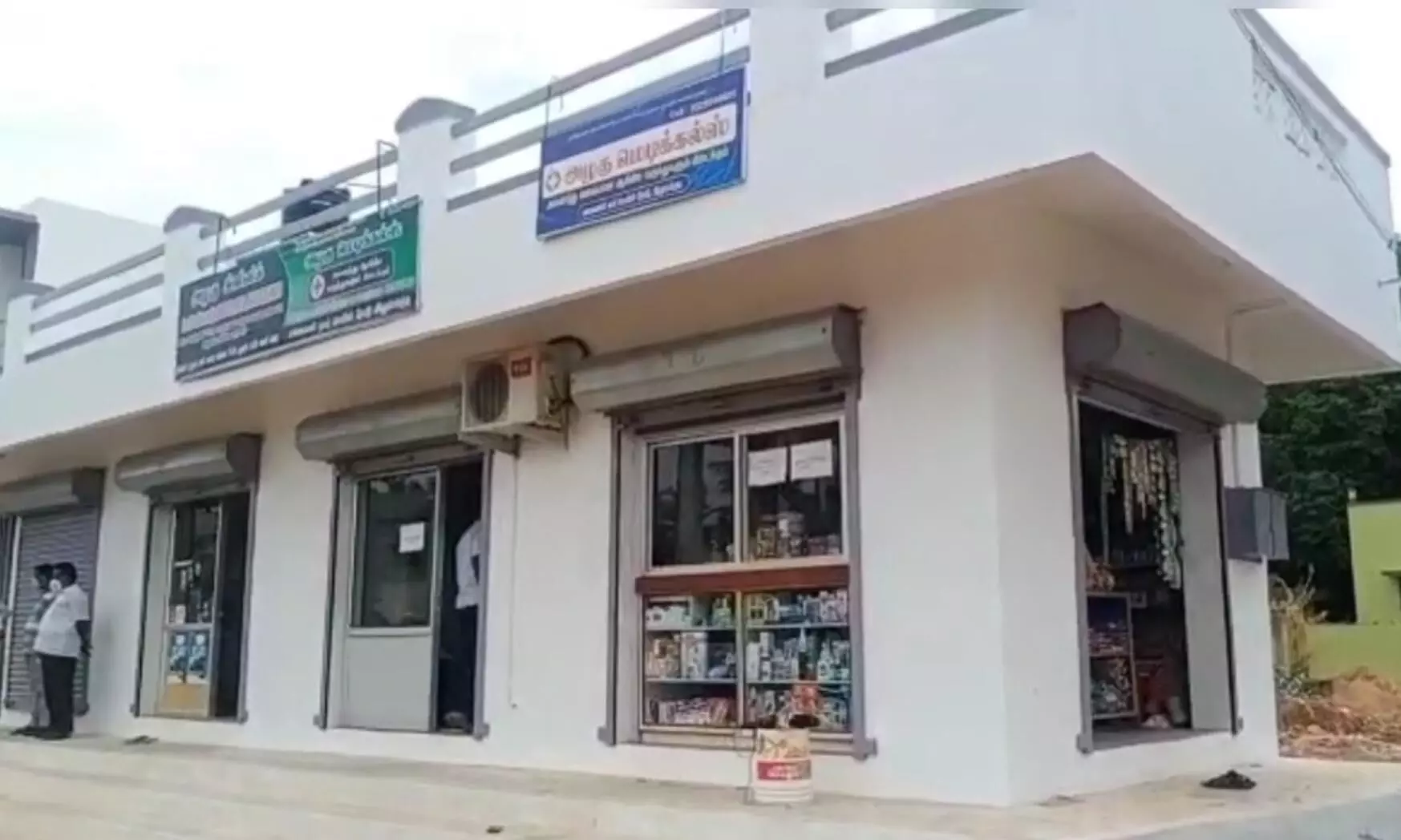 டாக்டர் இல்லாத நேரத்தில்.... மெடிக்கல் உரிமையாளர் செய்த காரியம்! டாக்டர் இல்லாத நேரத்தில்.... மெடிக்கல் உரிமையாளர் செய்த காரியம்!