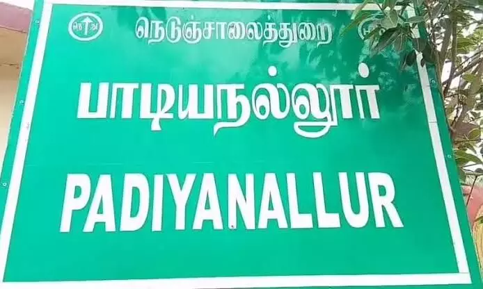 ஆதரவற்ற ஏழை குழந்தைகளின் கல்விக்காக, காலணிகளை சுத்தம் செய்யும் பேராசிரியர் ஆதரவற்ற ஏழை குழந்தைகளின் கல்விக்காக, காலணிகளை சுத்தம் செய்யும் பேராசிரியர்